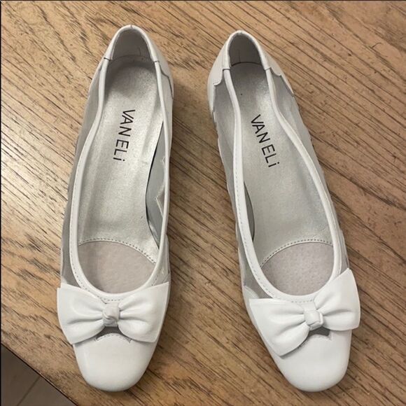 VANELI WHITE LEATHER FLATS. NEW - Picture 6 of 6